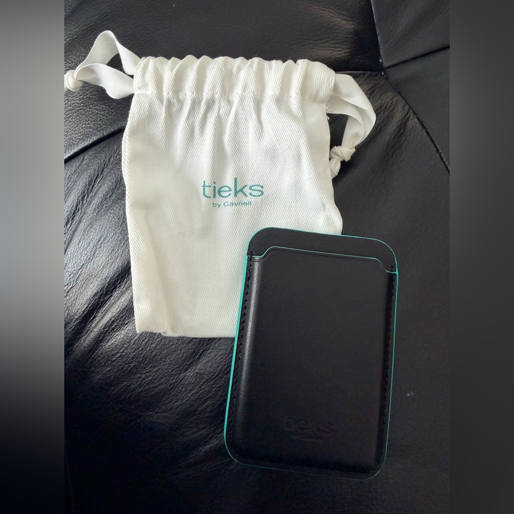 Tieks Black Leather Magnetic MagSafe Phone Card Holder